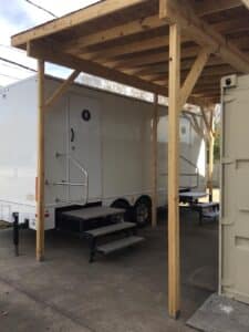 8STALL EXTERIOR